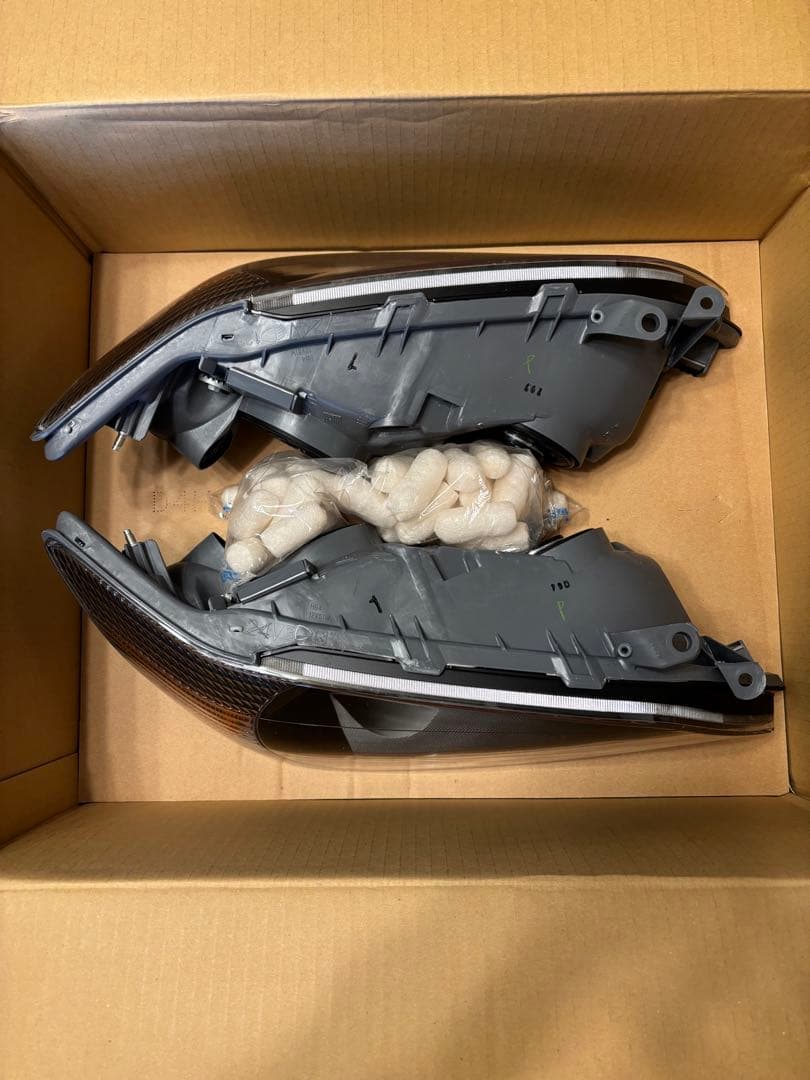アルテッツァ トヨタ純正　ヘッドライト 左右セット(未使用品)