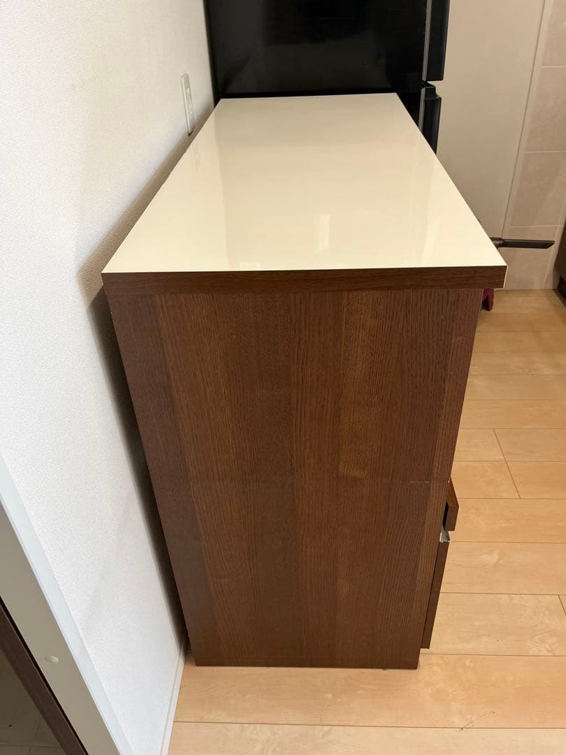 ブラウン木製キッチンカウンター カップボード