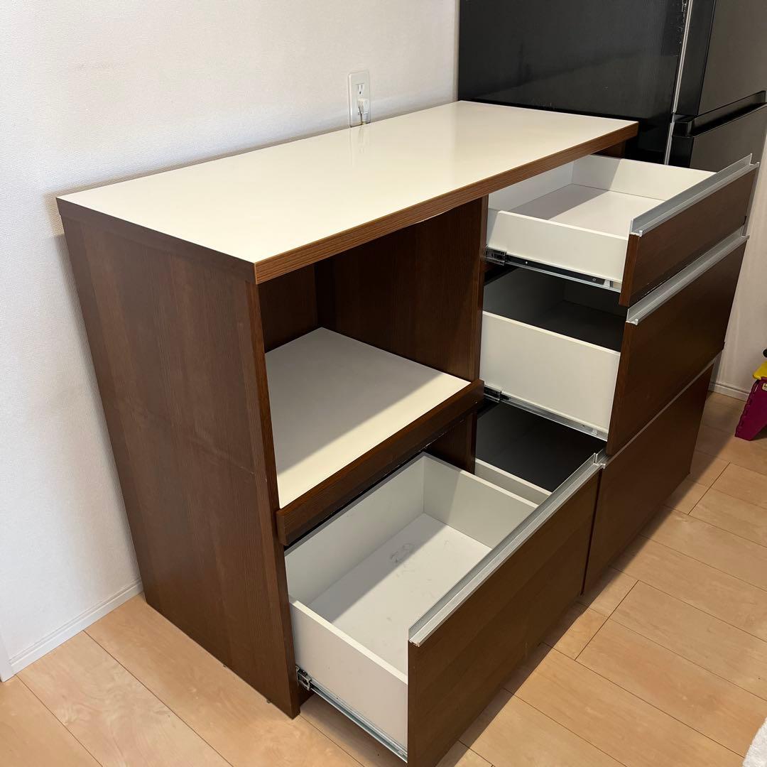 ブラウン木製キッチンカウンター カップボード