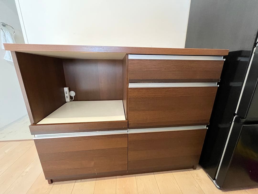 ブラウン木製キッチンカウンター カップボード