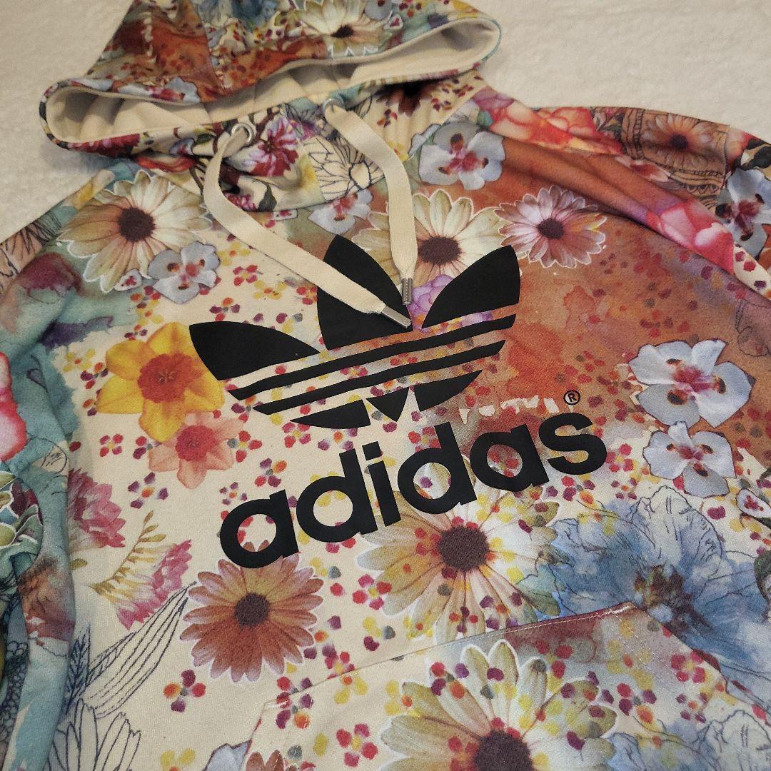 adidas × Farm 花柄 パーカー　トレフォイルフラワー　松村沙友理着用