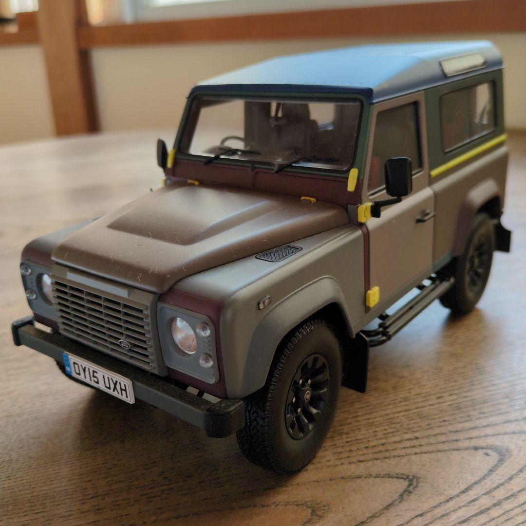 ランドローバー ディフェンダー90 ポール・スミスマルチカラー　1/18