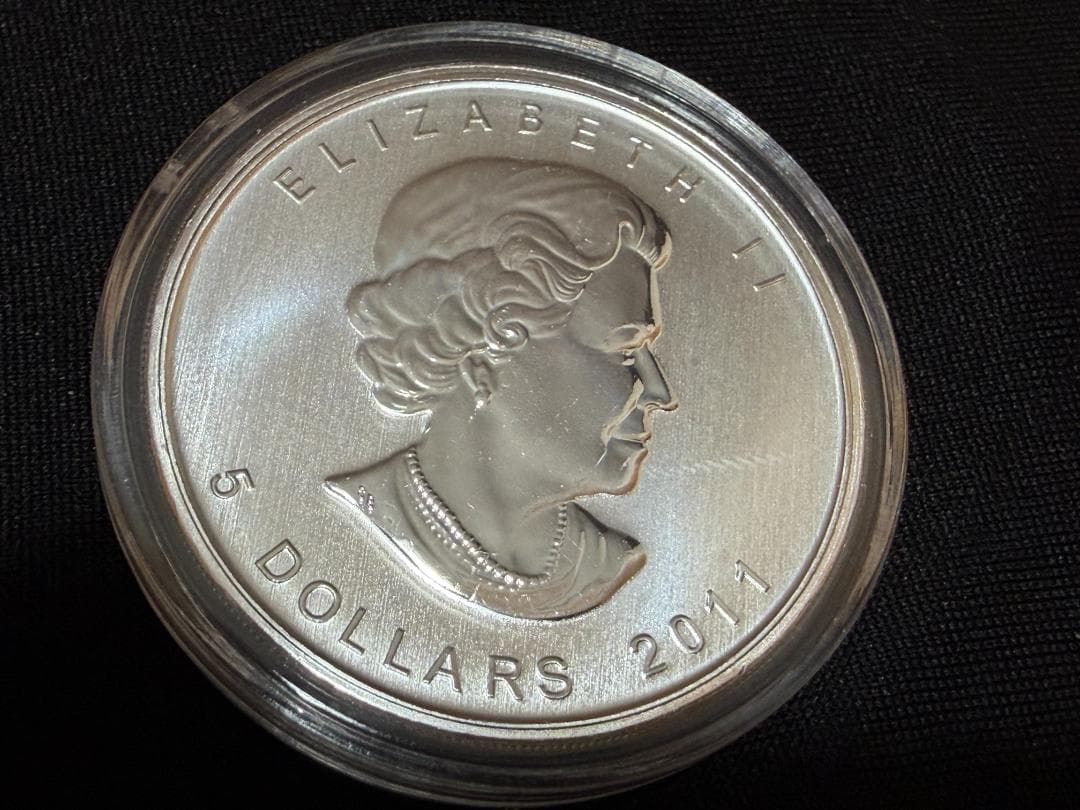 2011年　メイプルリーフ銀貨　カナダ 5ドル 純銀貨 エリザベス2世