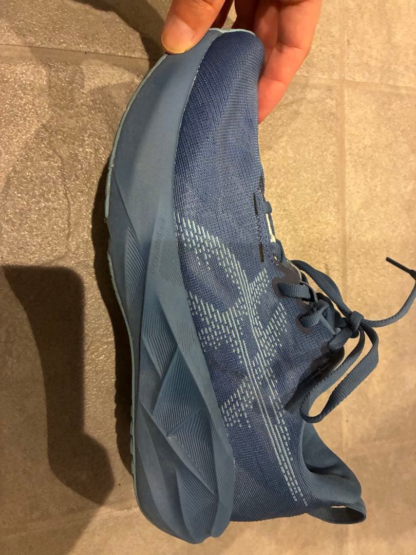 た*！様 ノバブラスト5 ブルーASICS ランニングシューズ　25.5