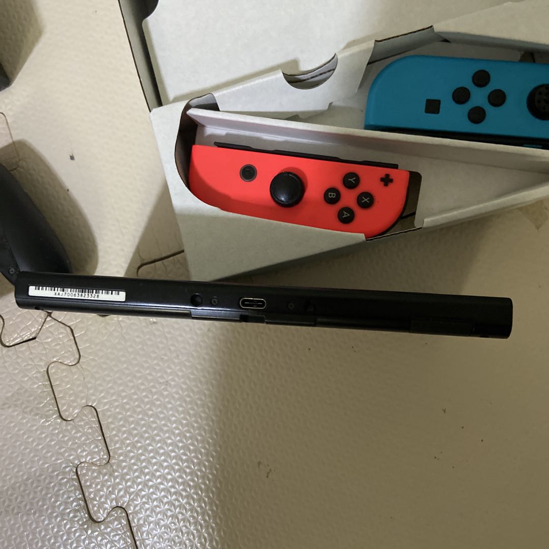 Nintendo Switch 本体 赤/青 Joy-Con（左不備あり）