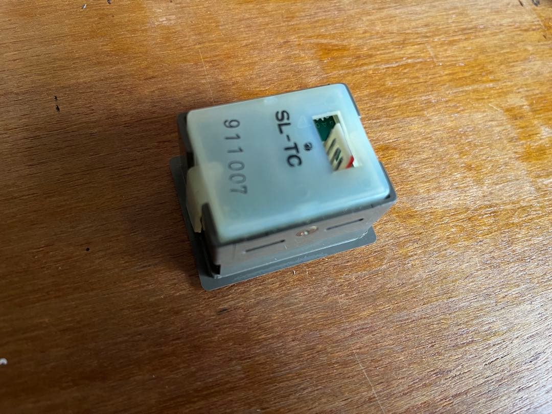 エレベーターボタン　本物　（HITACHI）
