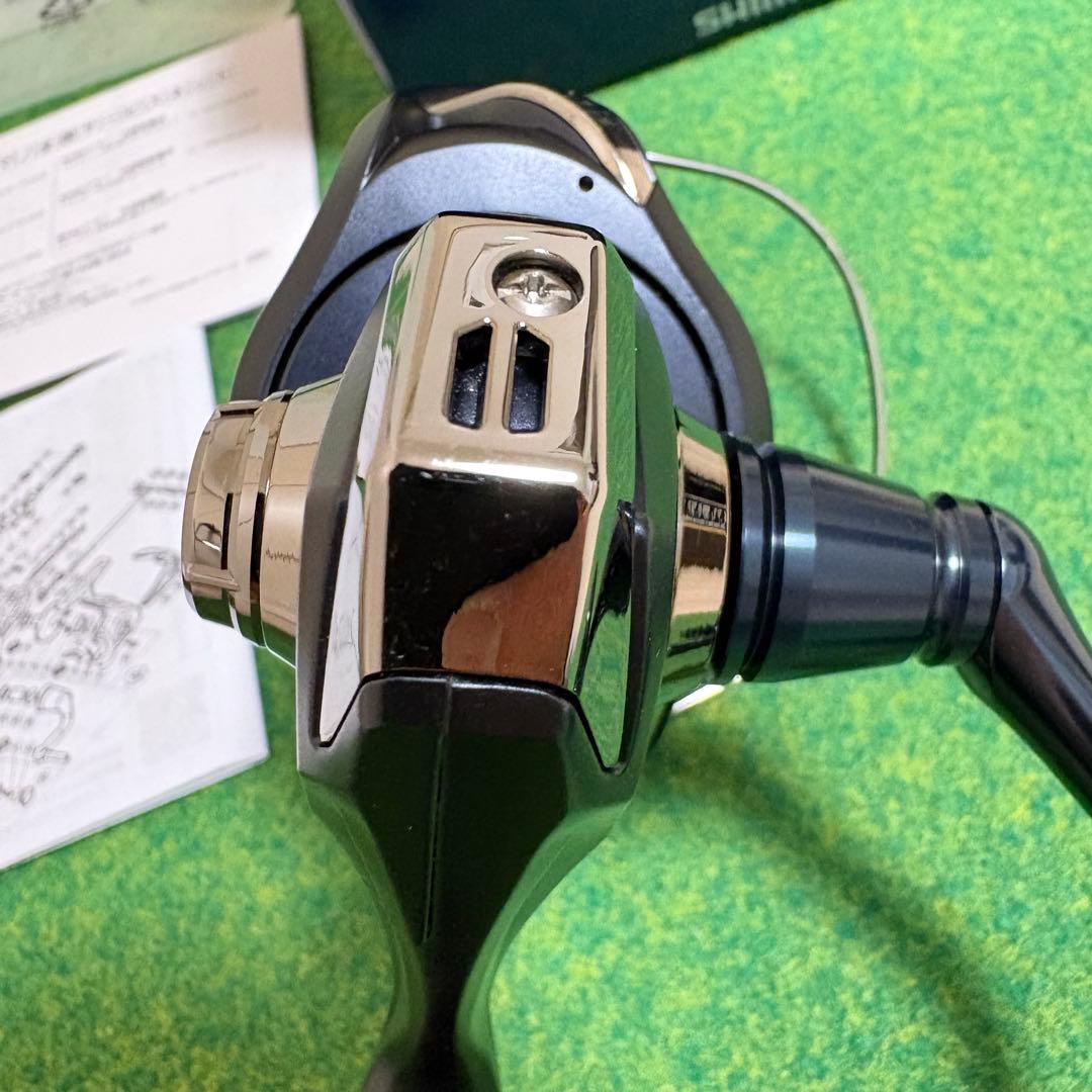 使用2回の美品　シマノ20STRADIC ストラディックSW 6000HG