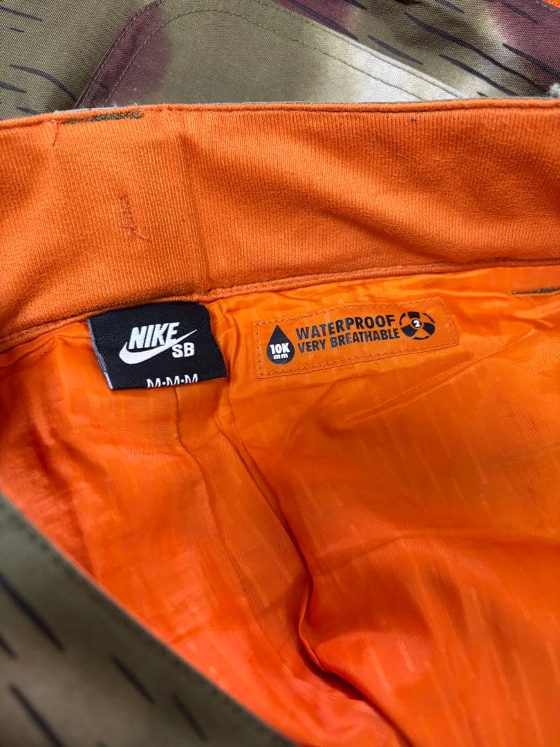 値下げ廃盤Nike SB ナイキスノーボード　カモフラージュ スノーボードウェア