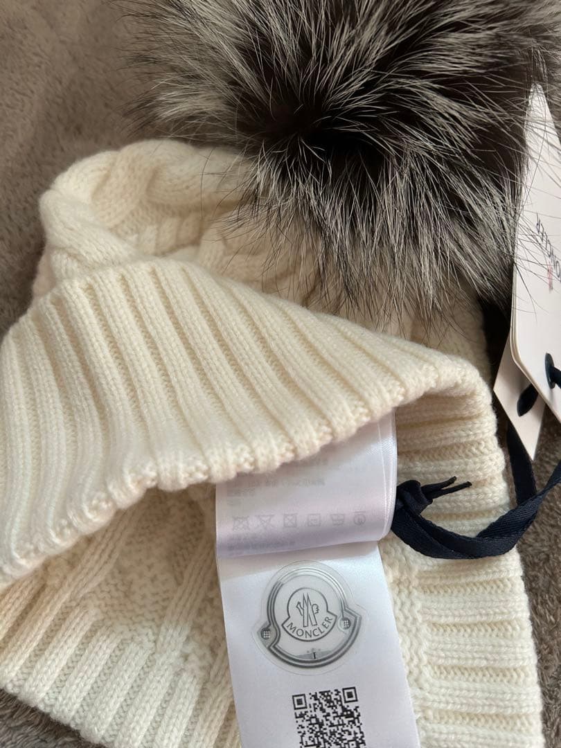 MONCLER シルバーフォックスニット帽　新品未使用