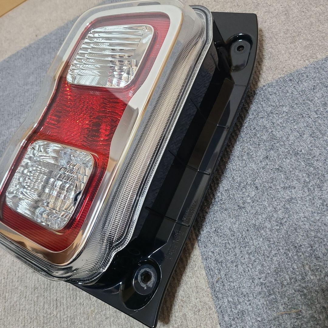 【美品】【スズキ ハスラー MR52S】テールランプ左側