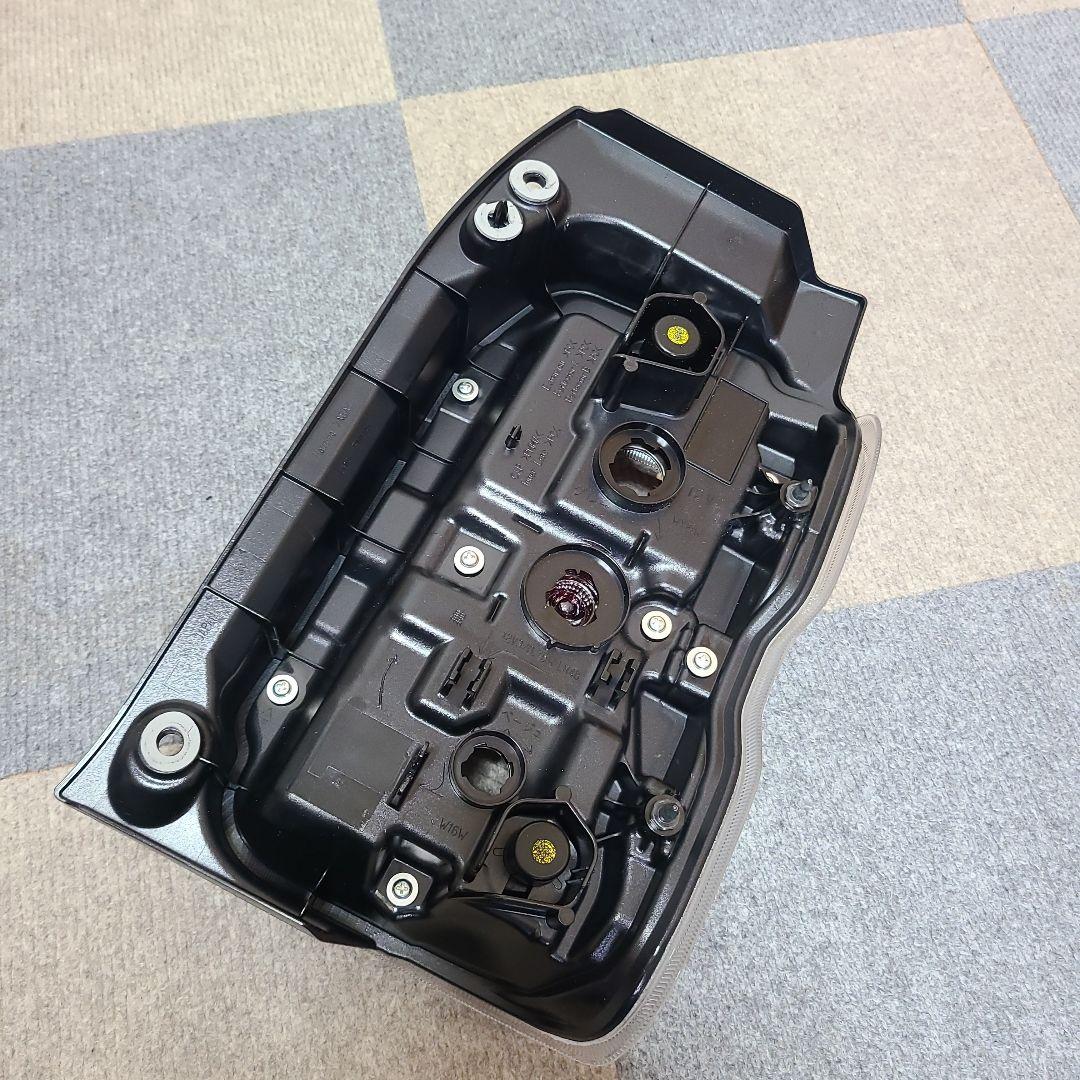 【美品】【スズキ ハスラー MR52S】テールランプ左側