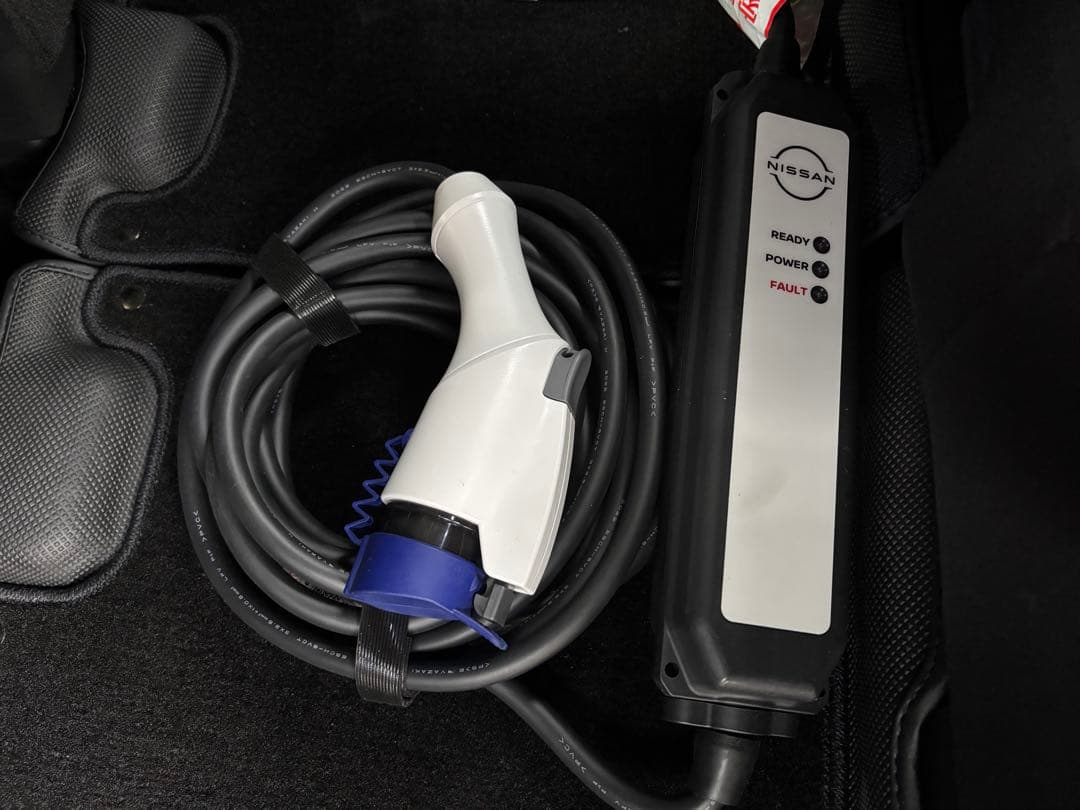 Nissan 充電ケーブル