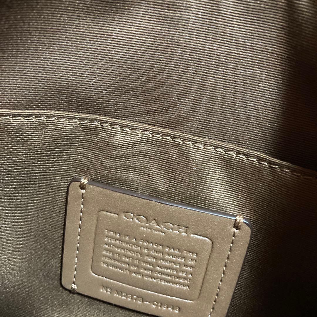 美品‼️coachレザーショルダーバック　ベージュ