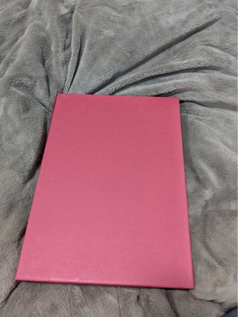 THORES 柴本による美しいイラスト集『Il Tappeto Rosso』