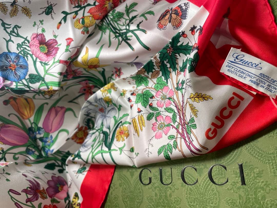 【新品未使用】GUCCIスカーフ ホワイト×レッド　フローラ柄　シルク100%