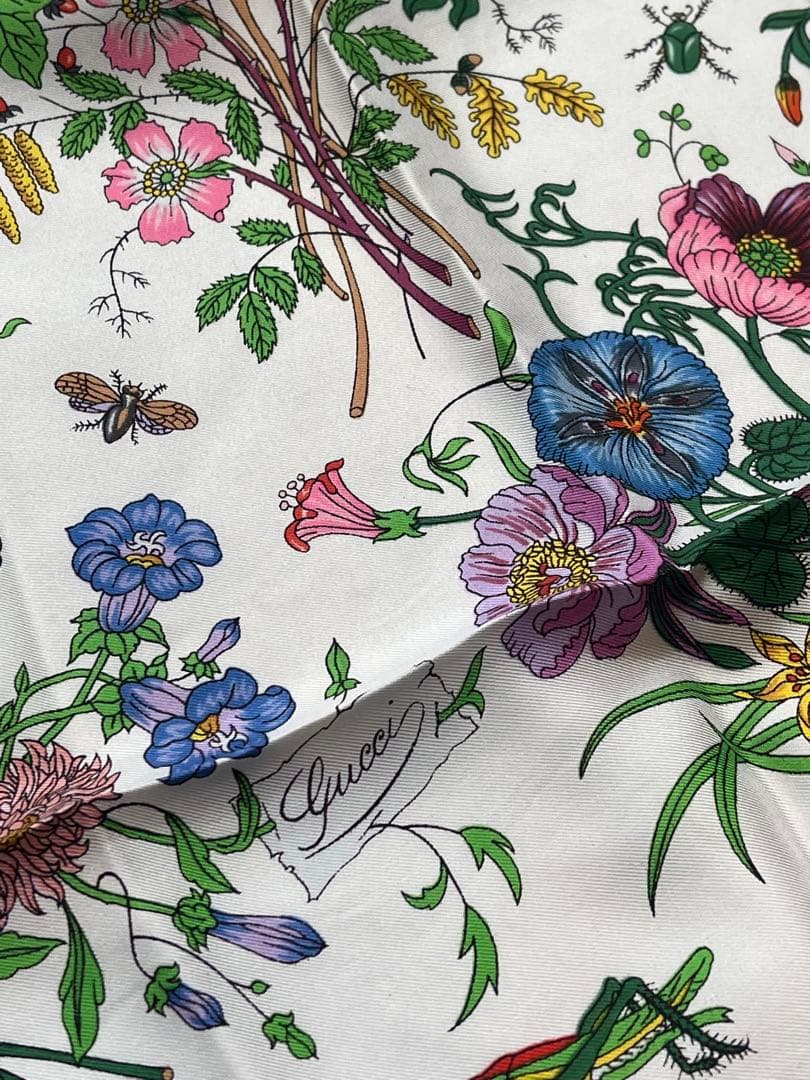 【新品未使用】GUCCIスカーフ ホワイト×レッド　フローラ柄　シルク100%