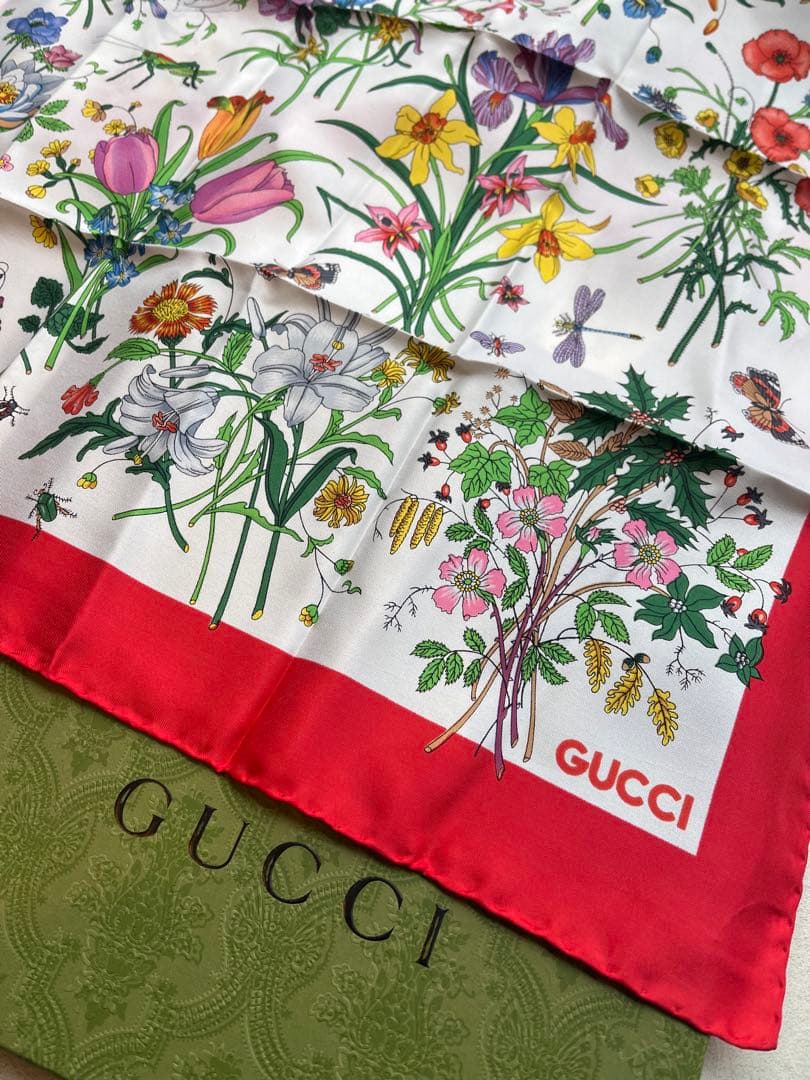 【新品未使用】GUCCIスカーフ ホワイト×レッド　フローラ柄　シルク100%