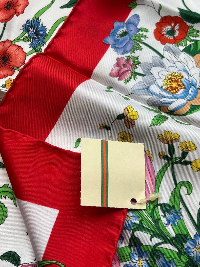【新品未使用】GUCCIスカーフ ホワイト×レッド　フローラ柄　シルク100%