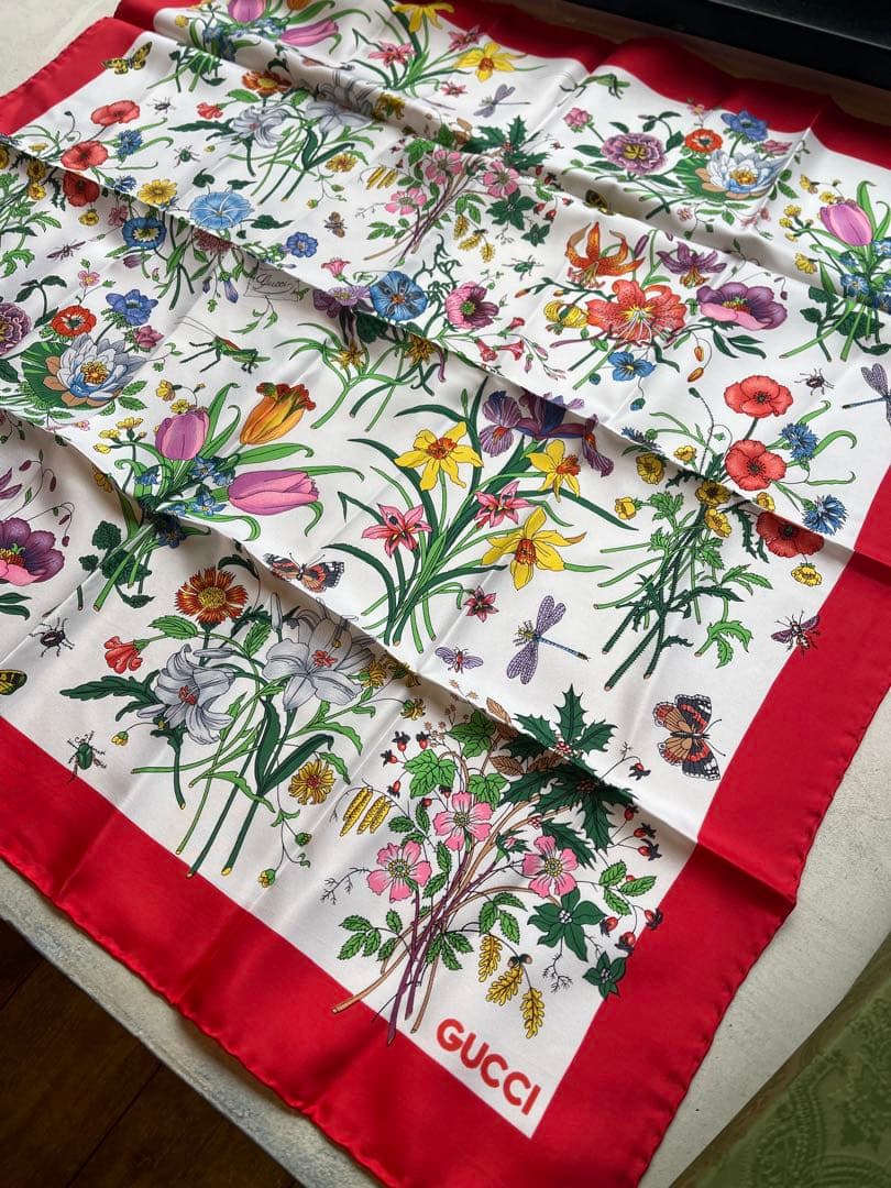【新品未使用】GUCCIスカーフ ホワイト×レッド　フローラ柄　シルク100%