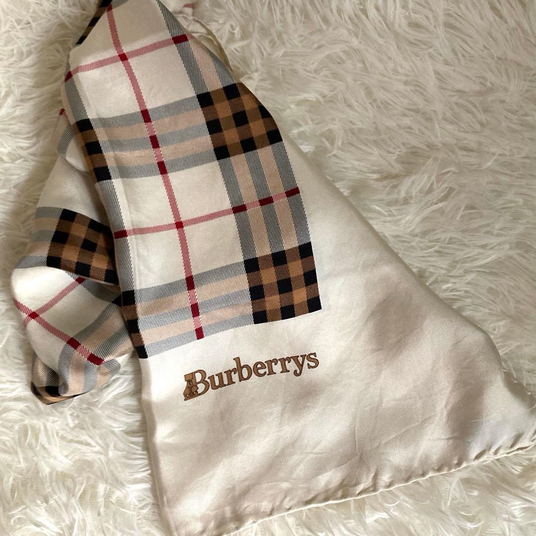 Burberrysバーバリー　シルク スカーフ ノバチェック　総柄