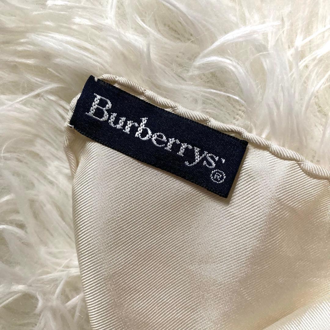 Burberrysバーバリー　シルク スカーフ ノバチェック　総柄