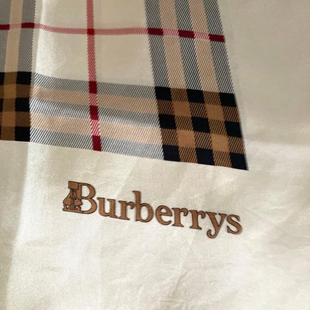 Burberrysバーバリー　シルク スカーフ ノバチェック　総柄