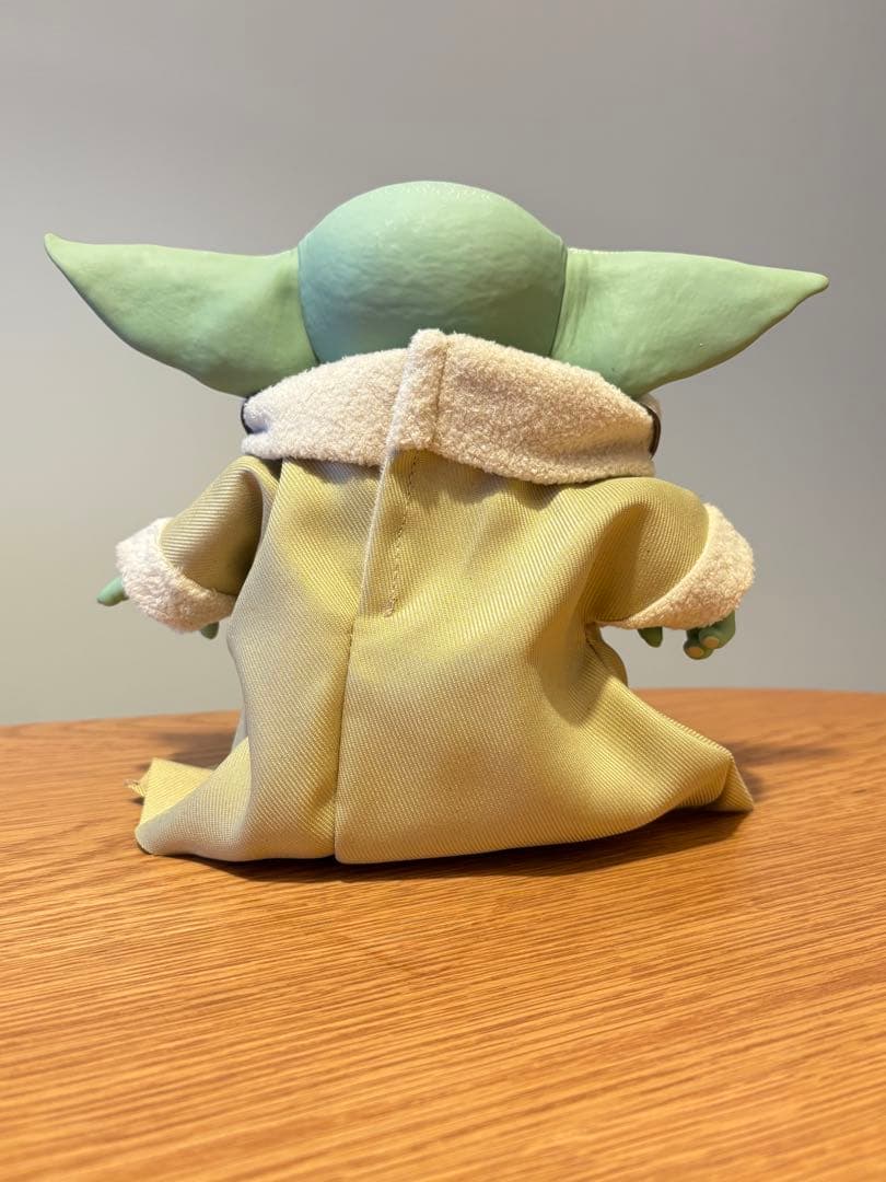 グローグー　ベビーヨーダ　スター・ウォーズ　電動おしゃべりフィギュア