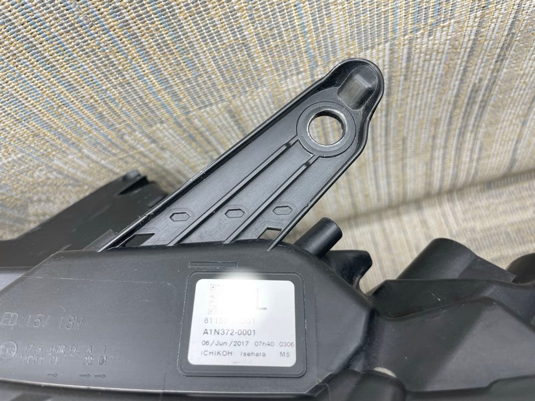 トヨタ ヴォクシー ZRR80W 前期 左 ライトICHIKOH 28-229