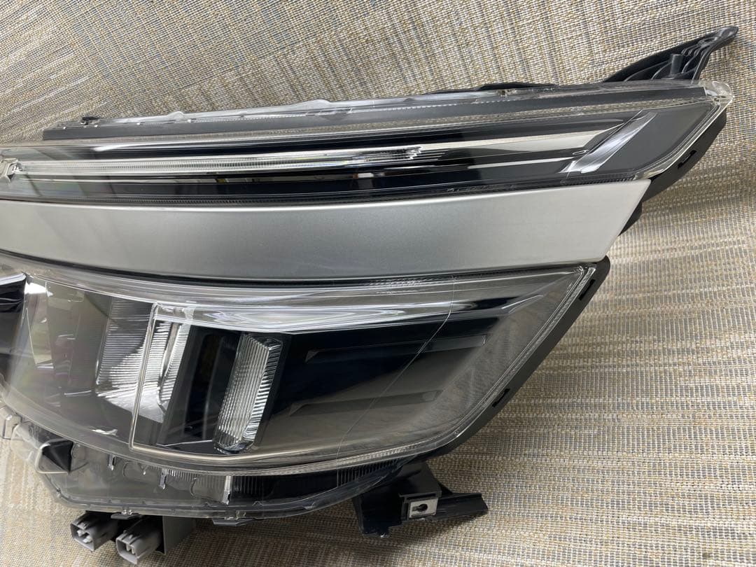 トヨタ ヴォクシー ZRR80W 前期 左 ライトICHIKOH 28-229