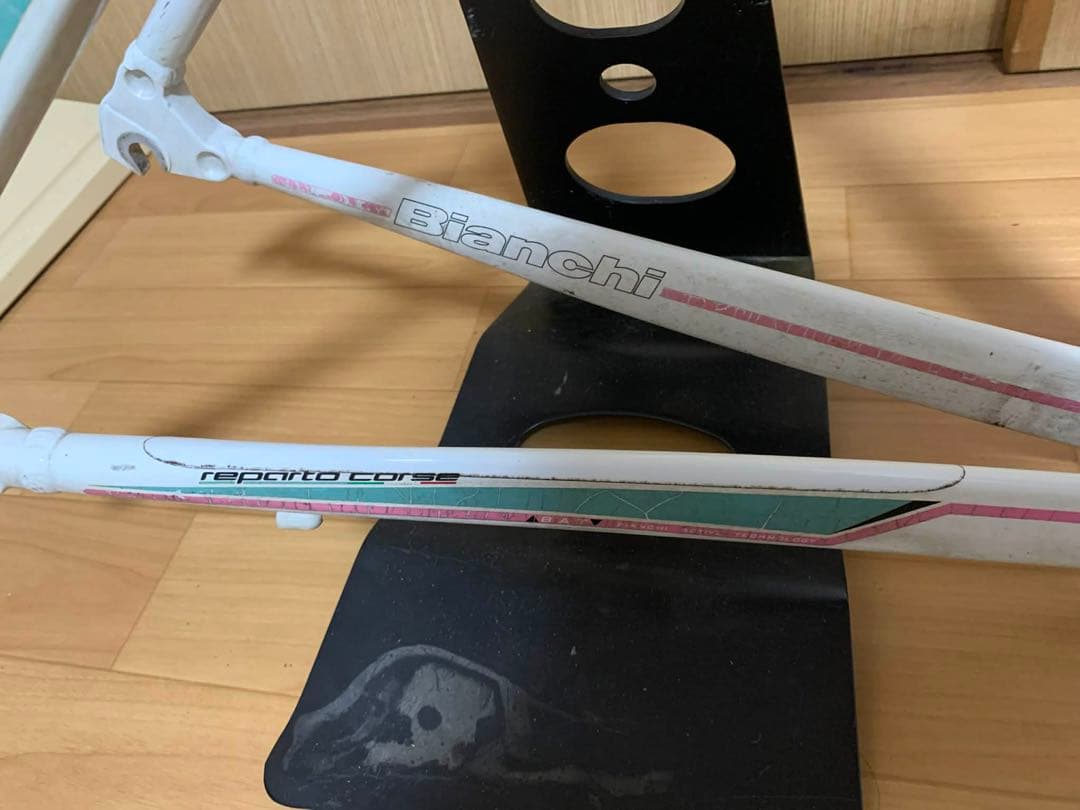 Bianchi ロードバイクフレーム Fizikサドル付き