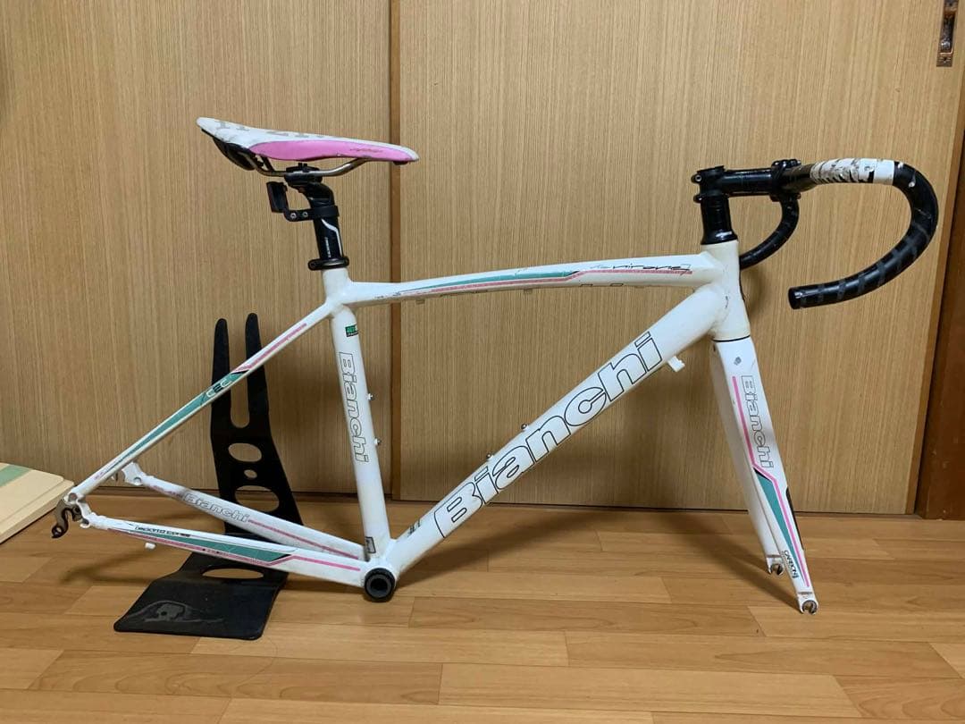 Bianchi ロードバイクフレーム Fizikサドル付き