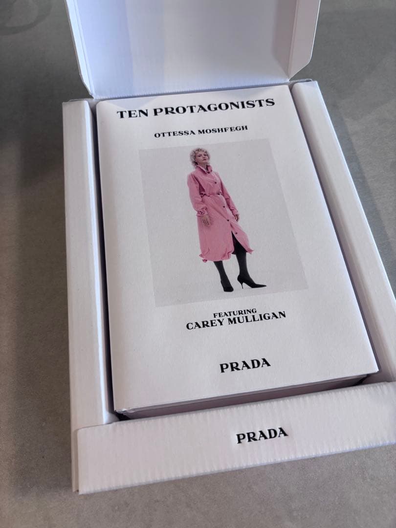 PRADA プラダ ノベルティ 洋書 本