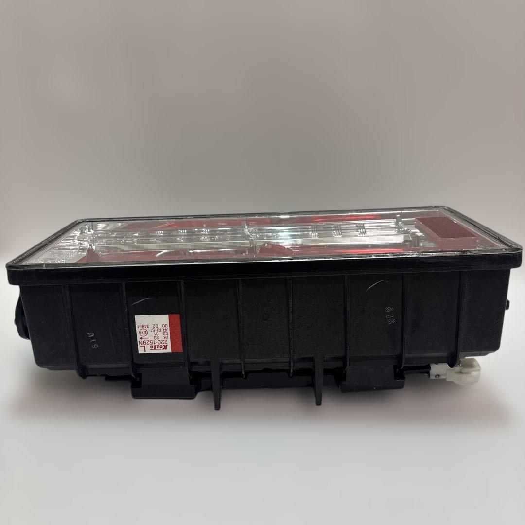 NO31 小糸　トラック用 4t 10t シーケンシャル（助手席側）左Ｌ