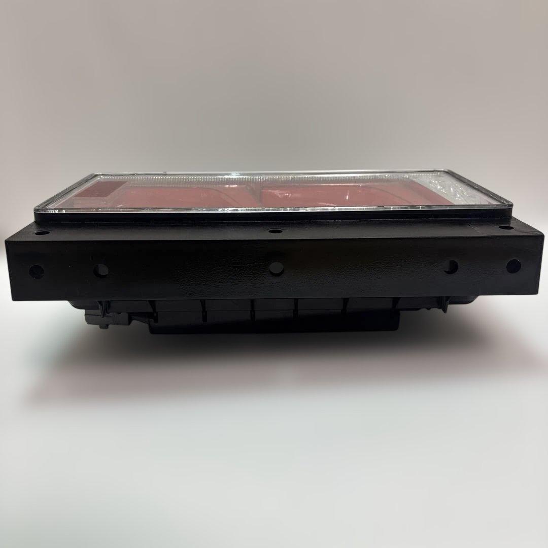 NO31 小糸　トラック用 4t 10t シーケンシャル（助手席側）左Ｌ