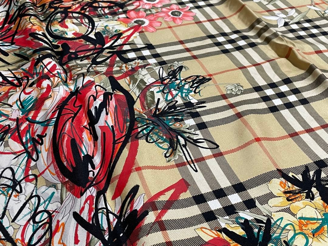ケアタグ無しバーバリー Burberry シルクスカーフ 花柄ノヴァチェック美品