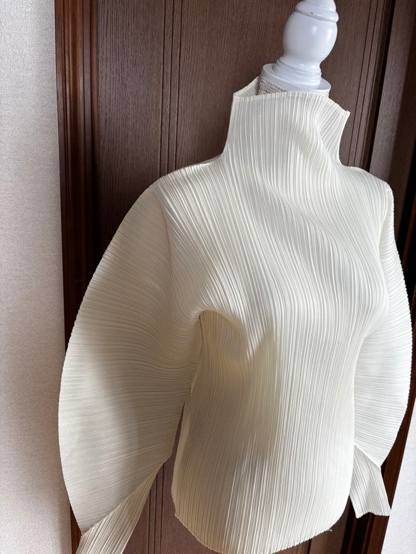 PLEATS PLEASE ブラウス長袖　バルーンスリーブオフホワイト
