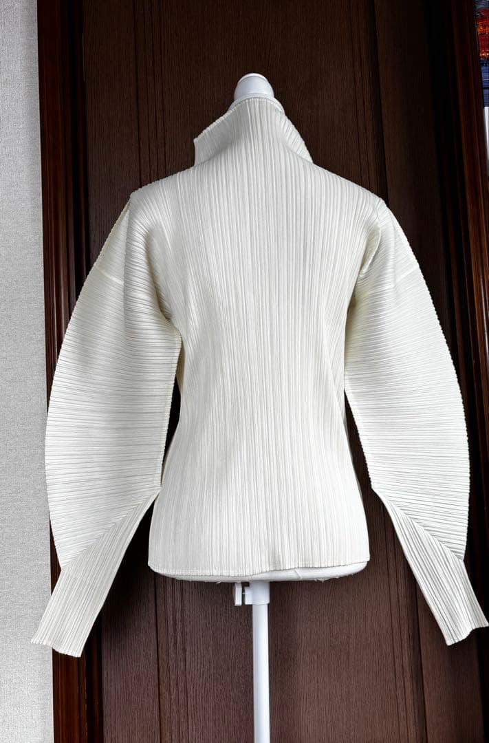 PLEATS PLEASE ブラウス長袖　バルーンスリーブオフホワイト