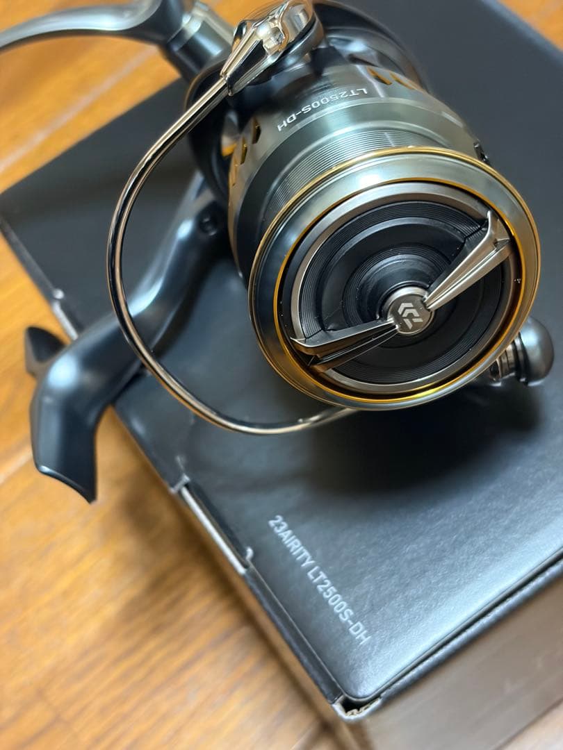 （極美品）ダイワ23 エアリティLT2500S-DH