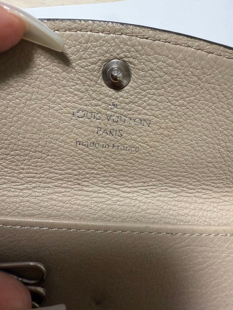 LOUIS VUITTON 4連キーケースグレージュ モノグラム マヒナ