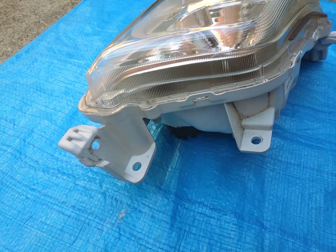 ダイハツ ハイゼットカーゴS321V 右ヘッドライト欠損無し