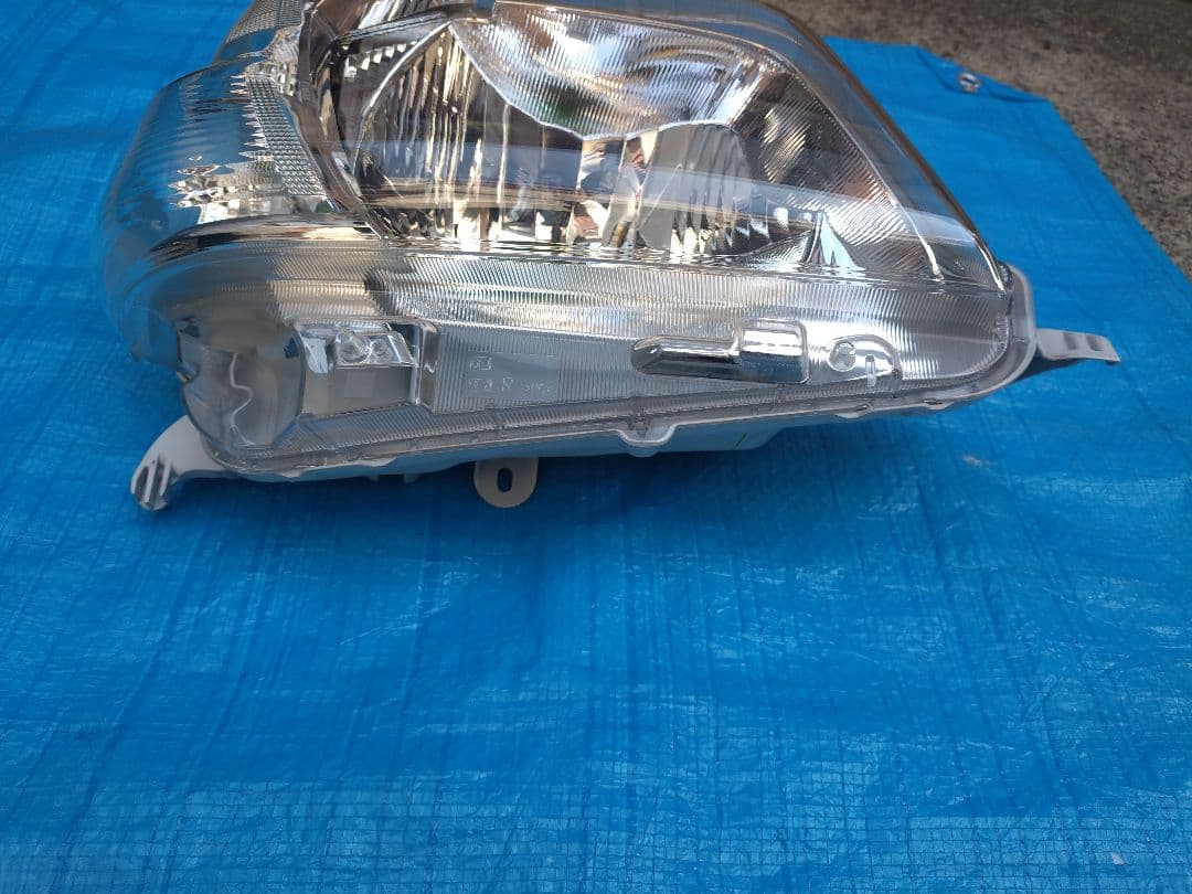 ダイハツ ハイゼットカーゴS321V 右ヘッドライト欠損無し
