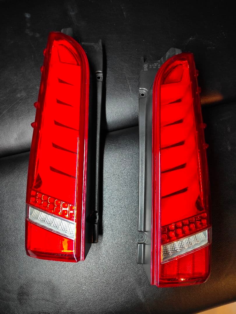 美品　ハイエース用Valenti Jewel LED Tail Lamp RCΣ