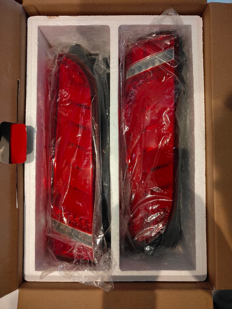 美品　ハイエース用Valenti Jewel LED Tail Lamp RCΣ