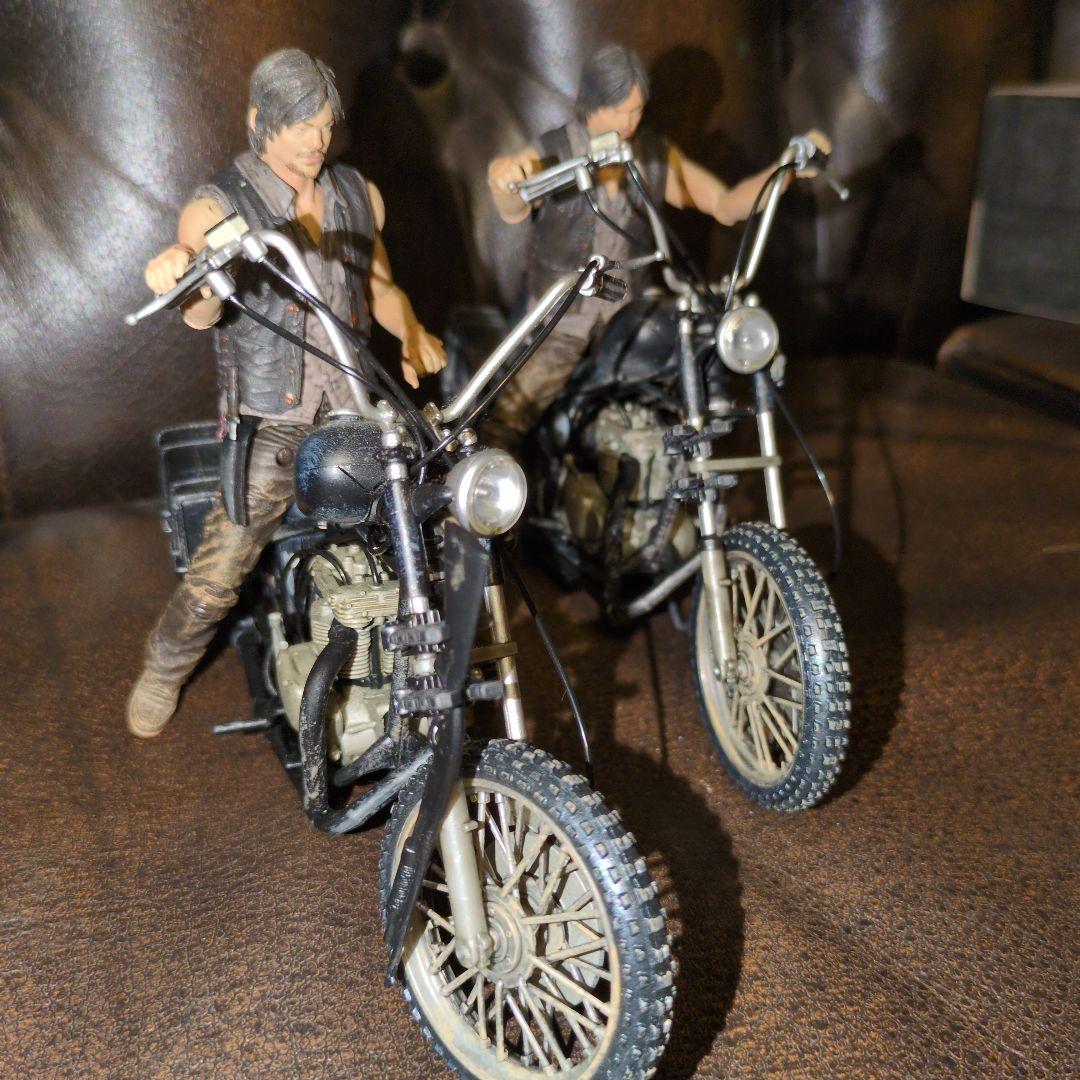 チョッパーバイクフィギュア2台セット　ウォーキング・デッド