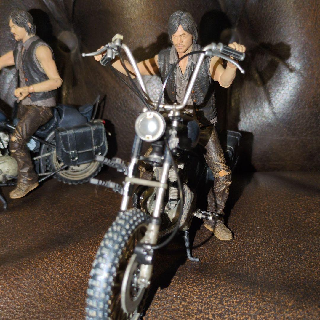 チョッパーバイクフィギュア2台セット　ウォーキング・デッド