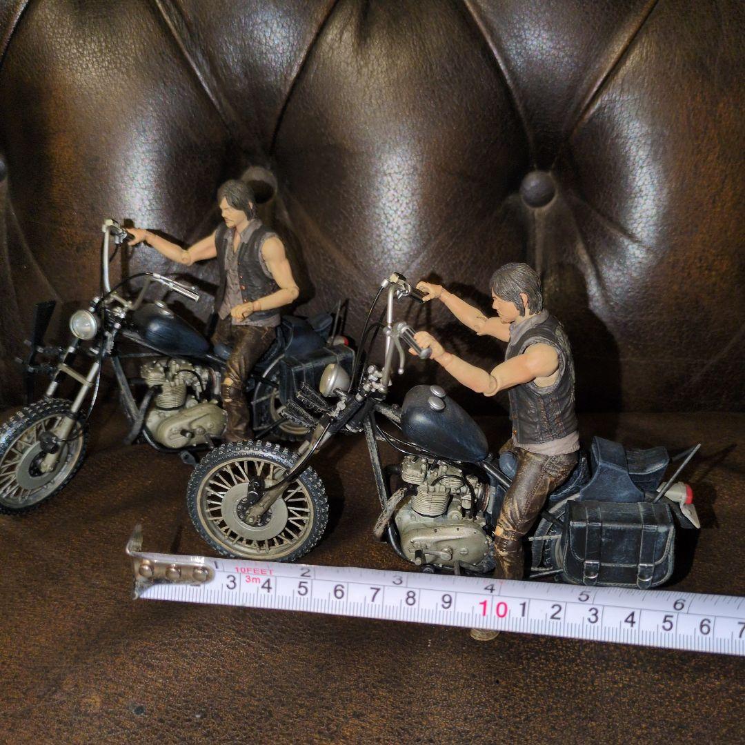 チョッパーバイクフィギュア2台セット　ウォーキング・デッド