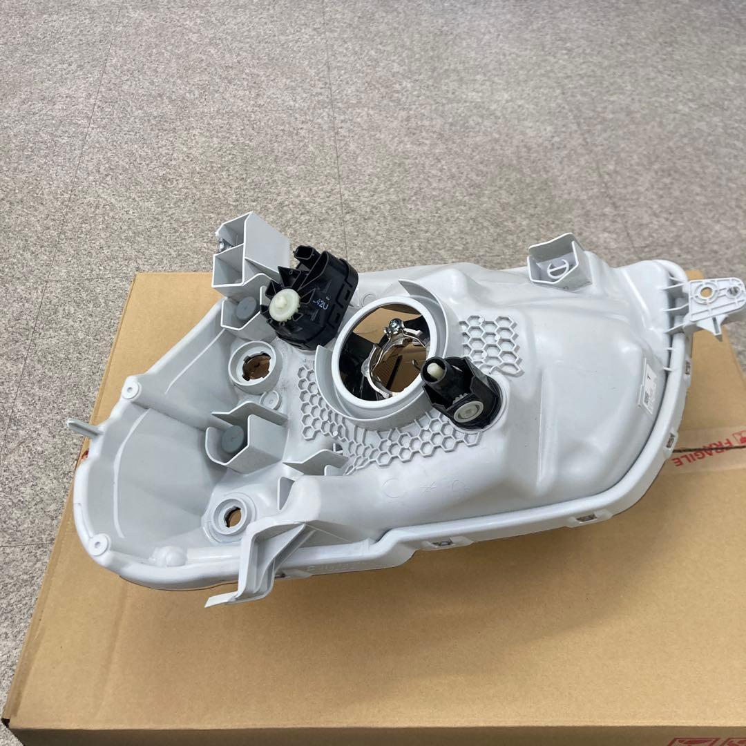 LA600S タント　　　　　　　　　右ヘッドライトユニット　美品