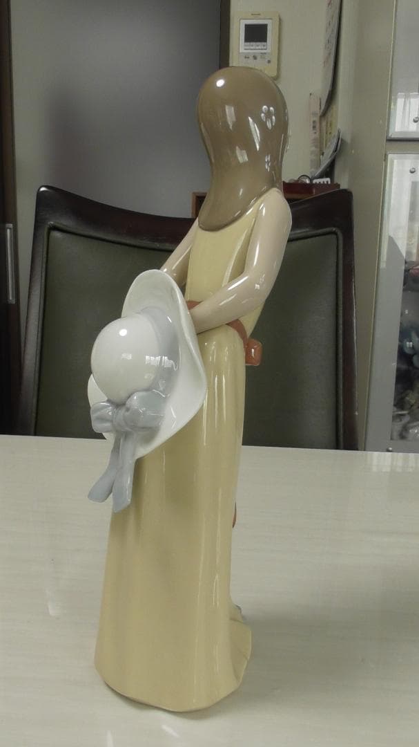 LLADRO　リヤドロ　【若草色の少女(お気遣いなく)】５　リアドロ　 Ｌ555