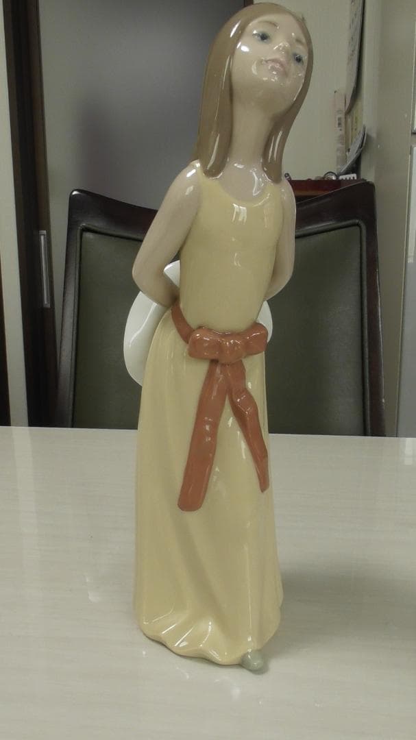 LLADRO　リヤドロ　【若草色の少女(お気遣いなく)】５　リアドロ　 Ｌ555