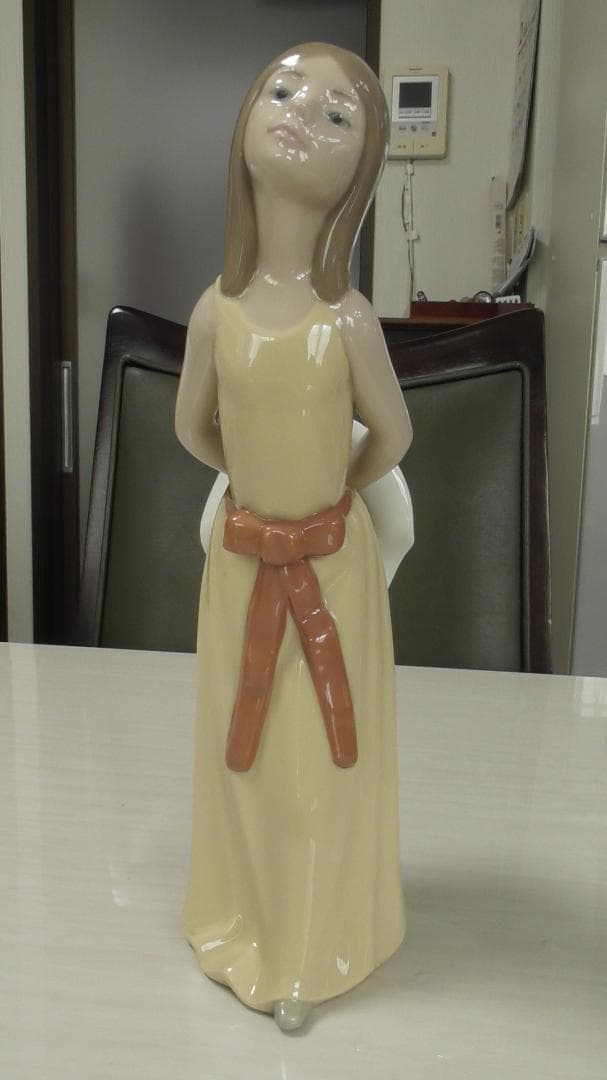 LLADRO　リヤドロ　【若草色の少女(お気遣いなく)】５　リアドロ　 Ｌ555